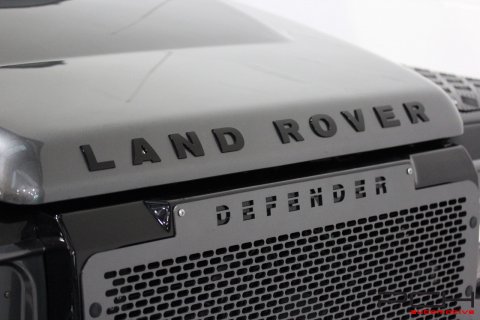 LAND ROVER Defender 130 TD4 SE