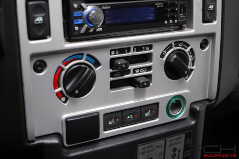 LAND ROVER Defender 90 Cabriolet TD4 122cv - SVX 