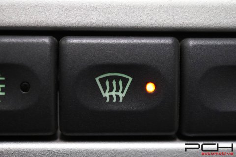 LAND ROVER Defender 90 Cabriolet TD4 122cv - SVX 