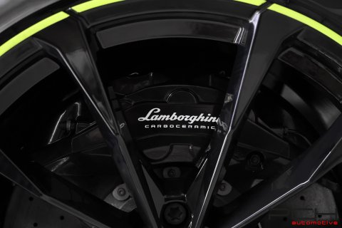 LAMBORGHINI Urus 4.0 Bi-Turbo V8 650cv - Graphite Capsule -