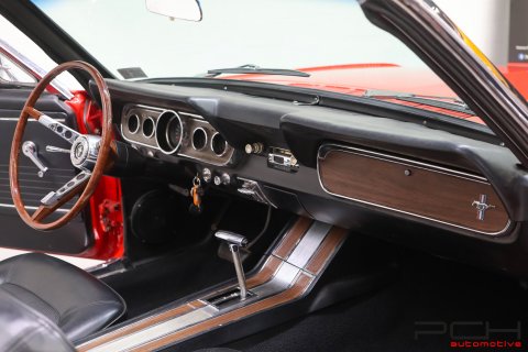 FORD Mustang Cabriolet 200ci 3.3 6 Cylindres Automatique