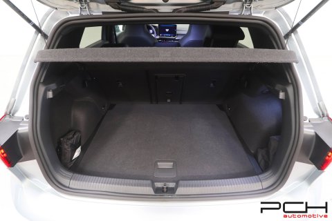 VOLKSWAGEN Golf VIII 2.0 TDi 150cv R-Line DSG Aut.