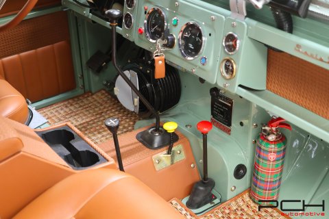 LAND ROVER Series IIA Cabriolet + Overdrive - FULLY FULLY RESTORED !!! -
