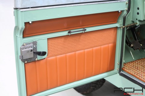 LAND ROVER Series IIA Cabriolet + Overdrive - FULLY FULLY RESTORED !!! -