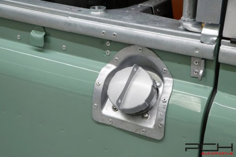 LAND ROVER Series IIA Cabriolet + Overdrive - FULLY FULLY RESTORED !!! -
