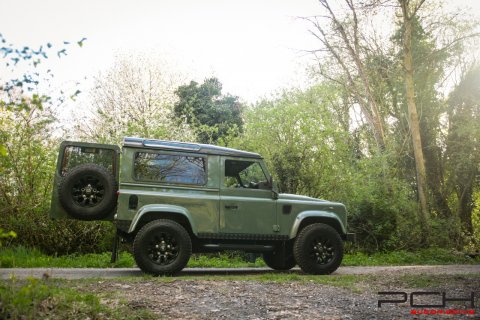 LAND ROVER Defender 90 TD4 SE