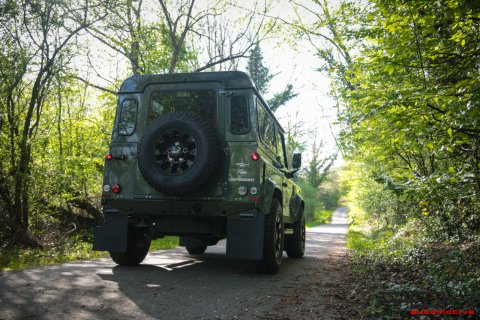 LAND ROVER Defender 90 TD4 SE