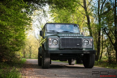 LAND ROVER Defender 90 TD4 SE