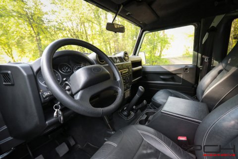 LAND ROVER Defender 90 TD4 SE