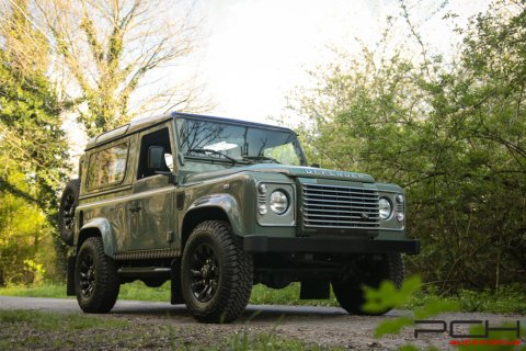 LAND ROVER Defender 90 TD4 SE