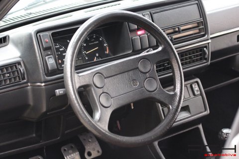 VOLKSWAGEN Golf GTi 1.8 8S 