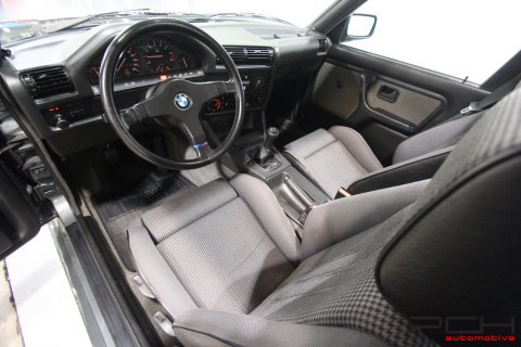 BMW 320is 