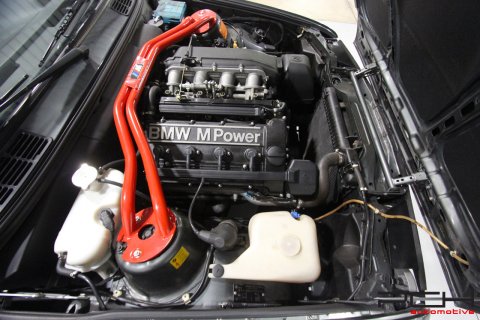 BMW 320is 