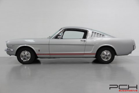 FORD Mustang Fastback GT 4.7 V8 Boîte Manuelle