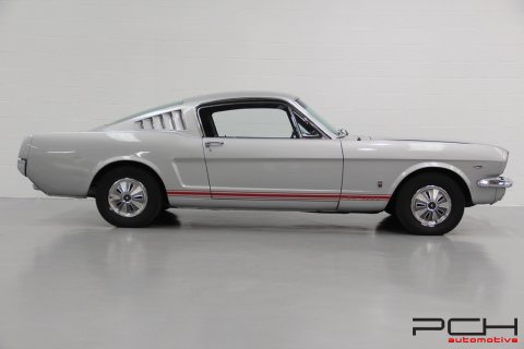 FORD Mustang Fastback GT 4.7 V8 Boîte Manuelle