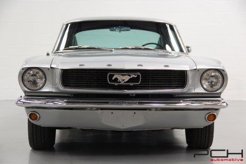 FORD Mustang Fastback GT 4.7 V8 Boîte Manuelle