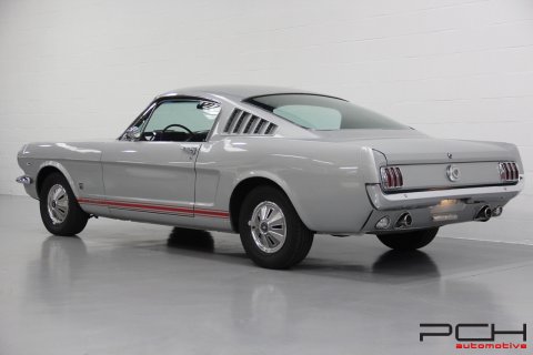 FORD Mustang Fastback GT 4.7 V8 Boîte Manuelle