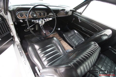 FORD Mustang Fastback GT 4.7 V8 Boîte Manuelle