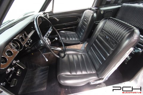 FORD Mustang Fastback GT 4.7 V8 Boîte Manuelle
