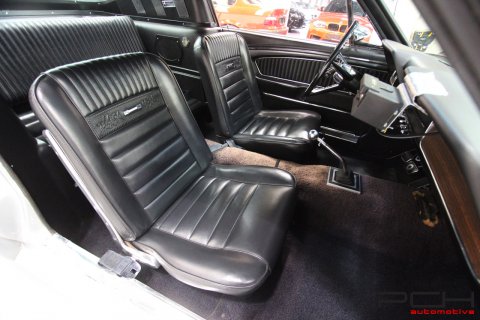 FORD Mustang Fastback GT 4.7 V8 Boîte Manuelle
