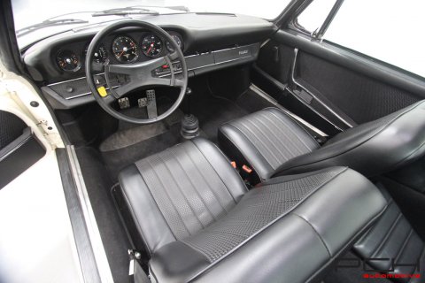 PORSCHE 911 2.2 T Targa - Entièrement restaurée -