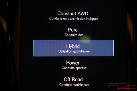 VOLVO XC60 2.0 T8 Twin-Engine 303cv Plug-In Hybrid AWD Momentum Aut.