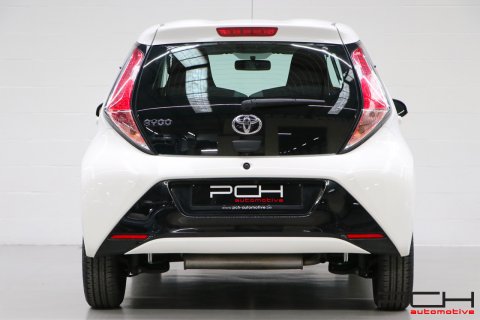 TOYOTA Aygo 1.0i VVT-i 69cv x-play Automatique