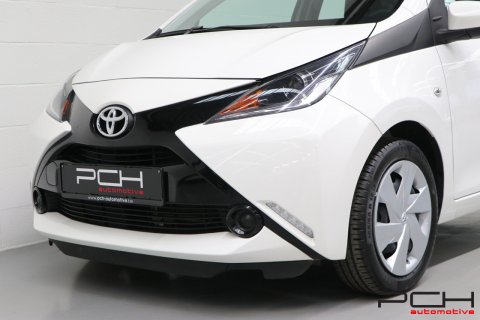 TOYOTA Aygo 1.0i VVT-i 69cv x-play Automatique