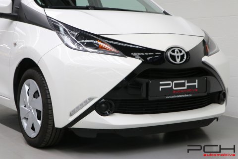 TOYOTA Aygo 1.0i VVT-i 69cv x-play Automatique