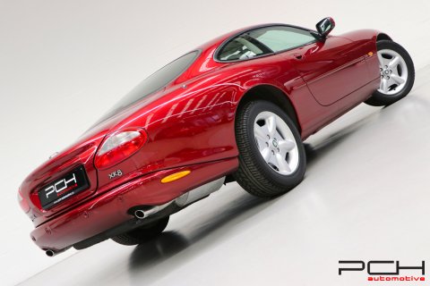 JAGUAR XK8 Coupé 4.0i V8 284cv