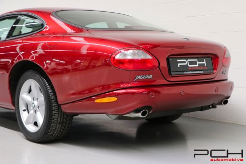 JAGUAR XK8 Coupé 4.0i V8 284cv