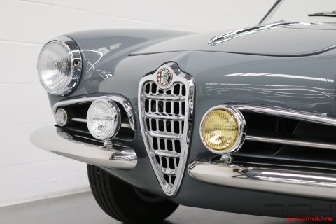 ALFA ROMEO Giulietta Spider Veloce 750 F + Hard-Top 1957 - Fully Restored ! -