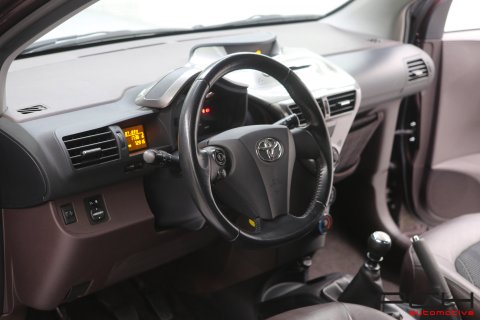 TOYOTA iQ 1.0i VVT-i 68cv