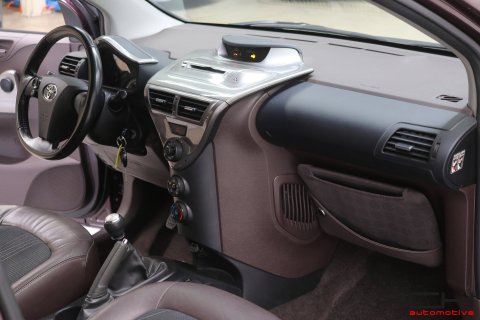 TOYOTA iQ 1.0i VVT-i 68cv