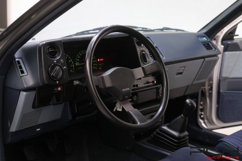 TOYOTA Corolla GT AE86 1.6 Twin Cam 16 Valves