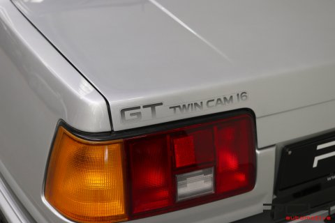 TOYOTA Corolla GT AE86 1.6 Twin Cam 16 Valves