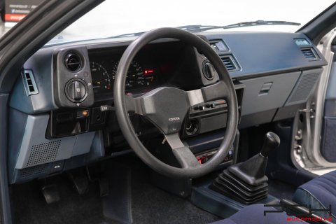 TOYOTA Corolla GT AE86 1.6 Twin Cam 16 Valves