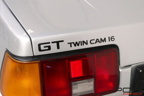 TOYOTA Corolla GT AE86 1.6 Twin Cam 16 Valves