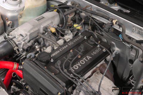 TOYOTA Corolla GT AE86 1.6 Twin Cam 16 Valves