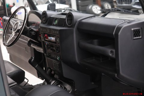 LAND ROVER Defender 110 TD4 Crew Cab