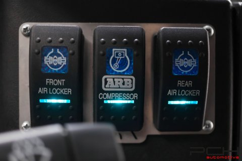 LAND ROVER Defender 110 TD4 Crew Cab