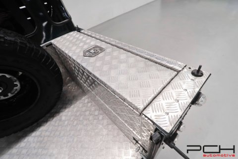 LAND ROVER Defender 110 TD4 Crew Cab