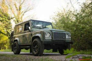 LAND ROVER Defender 90 TD4 SE