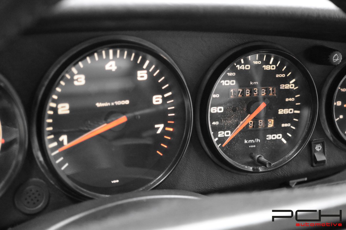 PORSCHE 964 Carrera 4 3.6 250cv - Boîte manuelle -