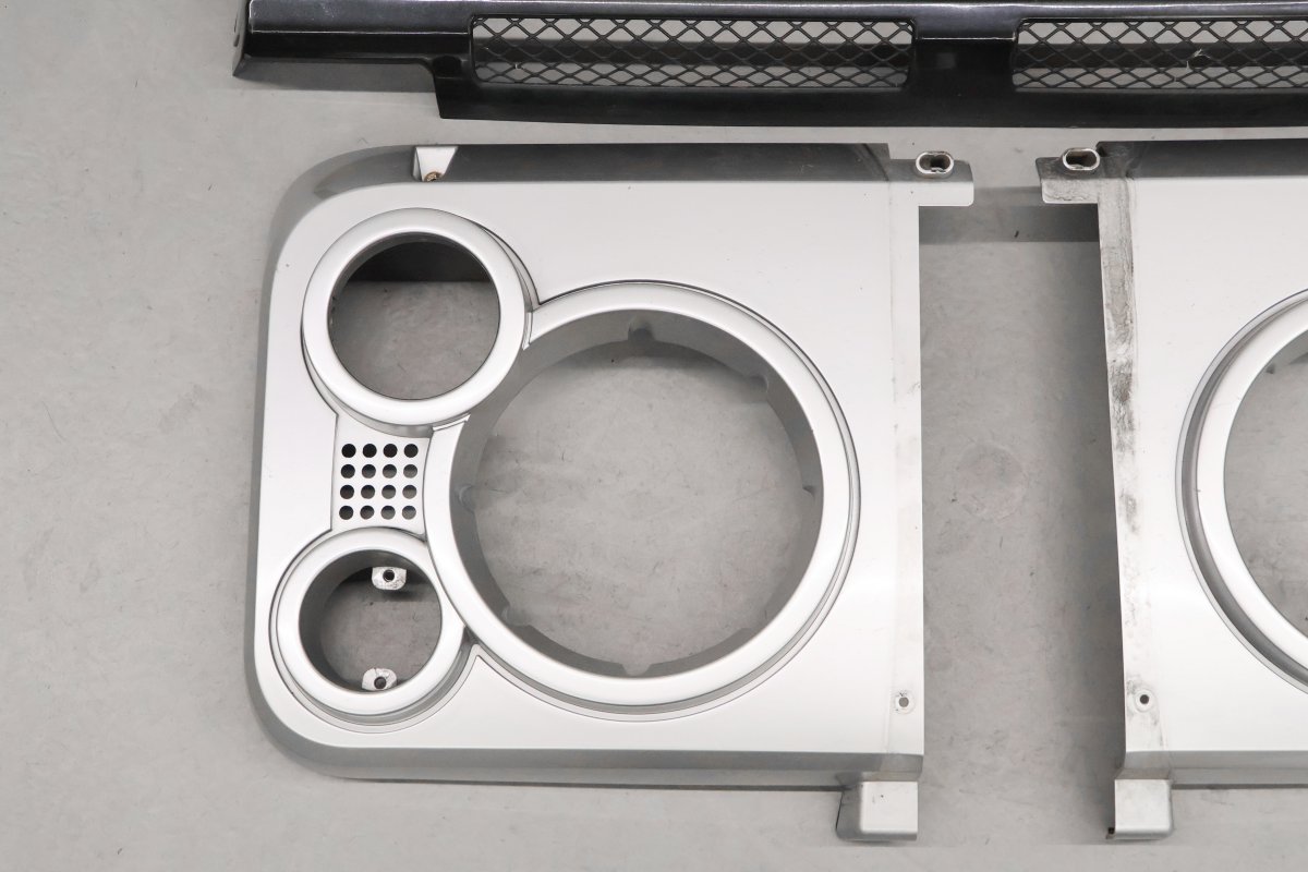 LAND ROVER Contours de phares et calandre pour Land Rover Defender 60th Anniversary