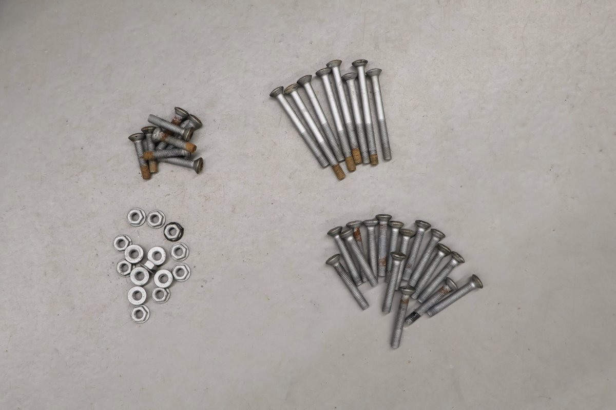 LAND ROVER Vis de fixation pour charnière de porte Land Rover Defender 110 Crew Cab