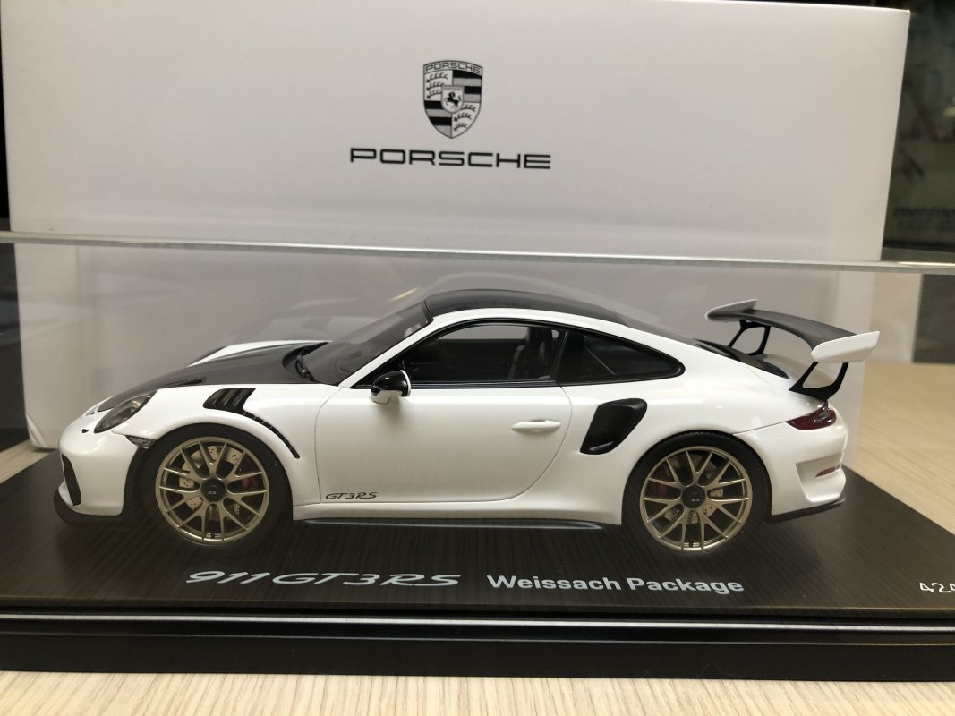 PORSCHE Miniature 1/18 911GT3 RS Weissack Package Numérotée